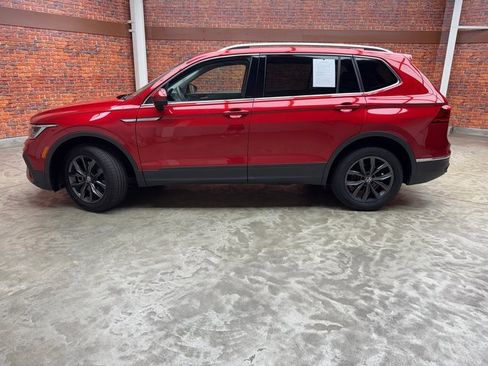 Used 2022 Volkswagen Tiguan SE image 3
