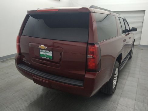 Used 2016 Chevrolet Suburban LT RWD image 7