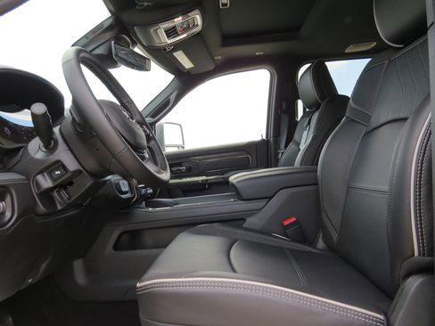 New 2025 RAM 3500 Limited image 19