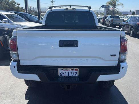 Used 2020 Toyota Tacoma TRD Sport w/ Technology Package AWD/4WD image 5