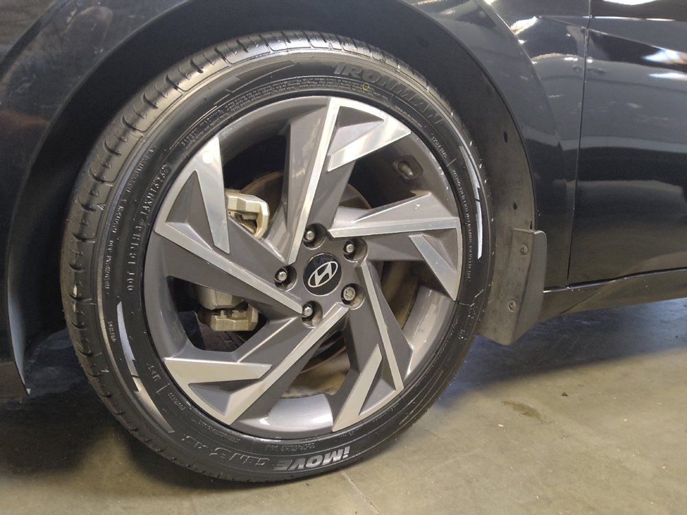 Used 2025 Hyundai Elantra SEL FWD image 31