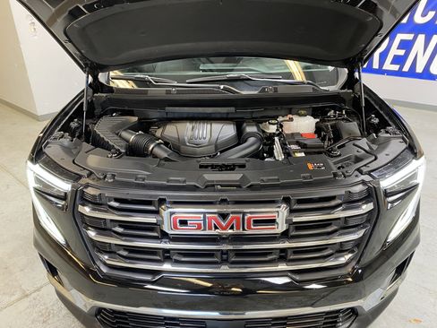 Used 2025 GMC Acadia Elevation image 9