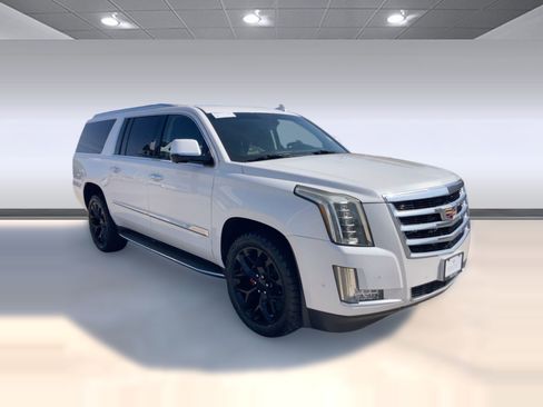 Used 2018 Cadillac Escalade ESV Luxury image 37
