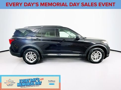 Used 2025 Ford Explorer Active AWD/4WD image 8