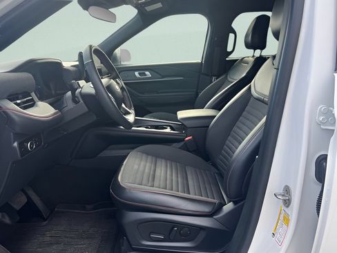 Used 2025 Ford Explorer ST-Line AWD/4WD image 11