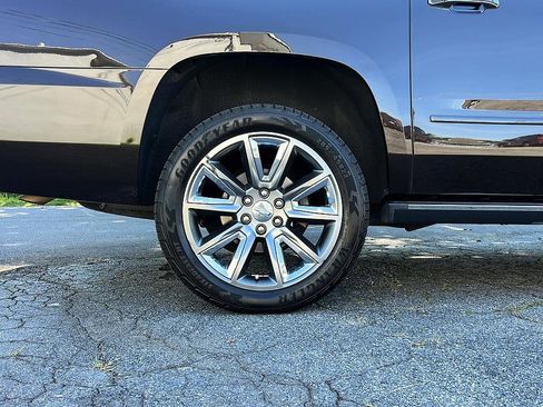 Used 2018 Chevrolet Suburban Premier AWD/4WD image 23