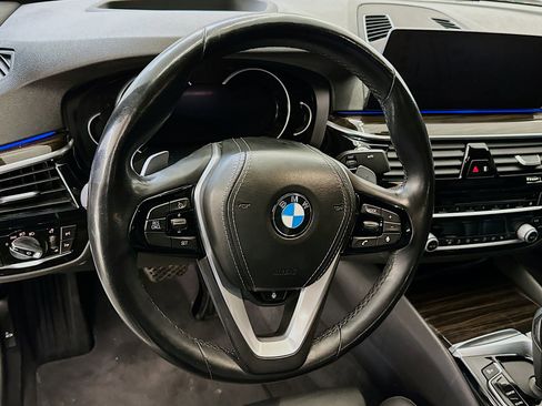 Used 2019 BMW 530e xDrive w/ Premium Package image 18