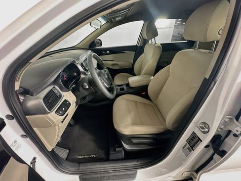 Used 2020 Kia Sorento LX FWD image 13