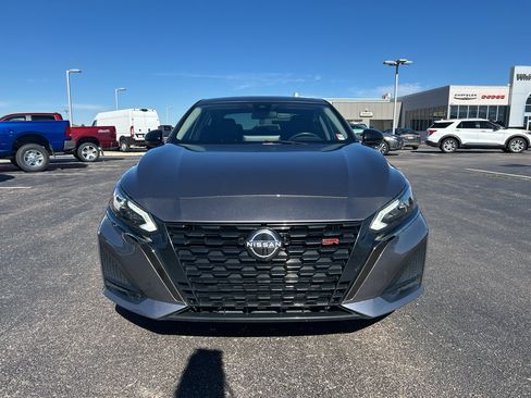 Used 2023 Nissan Altima 2.0 SR image 2