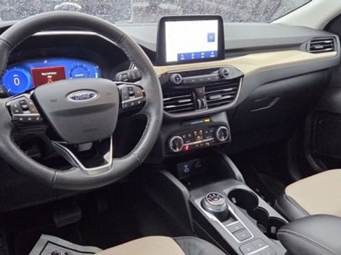 Used 2022 Ford Escape Titanium w/ Titanium Elite Package image 17