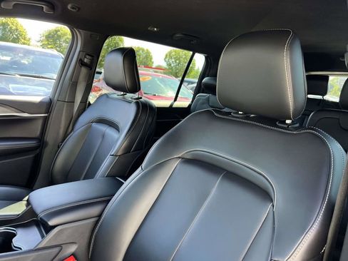 Used 2025 Jeep Grand Cherokee L Limited image 13