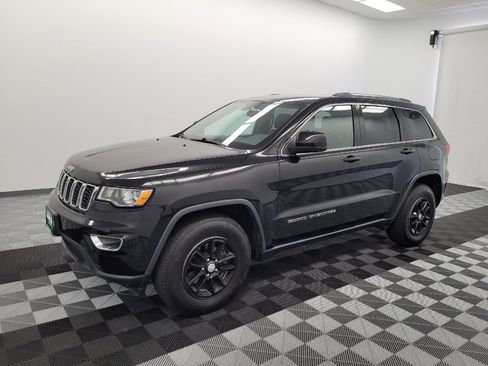Used 2018 Jeep Grand Cherokee Laredo AWD/4WD image 2