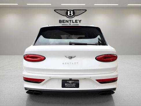 Used 2024 Bentley Bentayga AWD/4WD image 11
