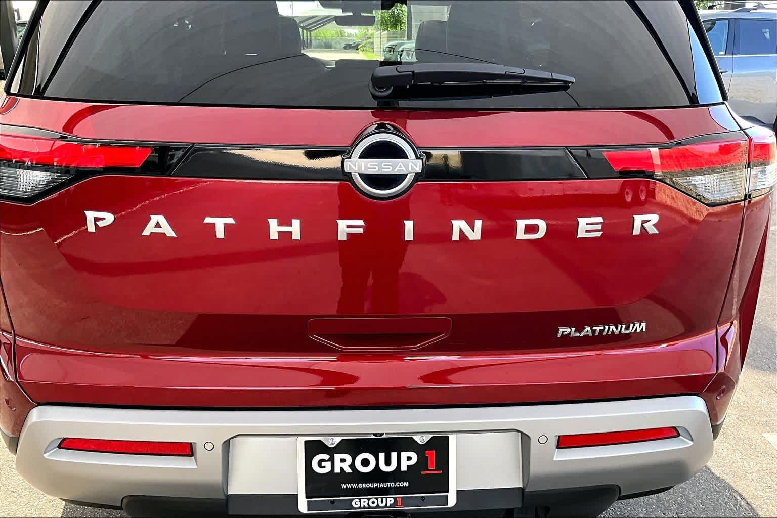 Certified 2025 Nissan Pathfinder Platinum FWD image 10