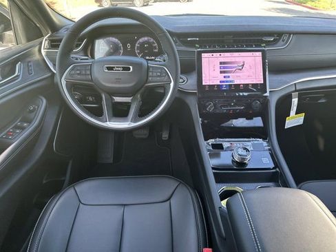 New 2025 Jeep Grand Cherokee Limited w/ Black Appearance Package image 21