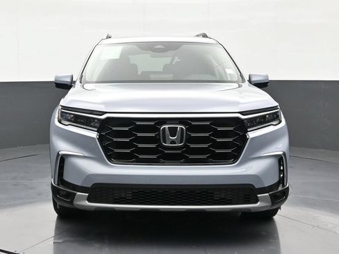 Used 2025 Honda Pilot Touring image 8