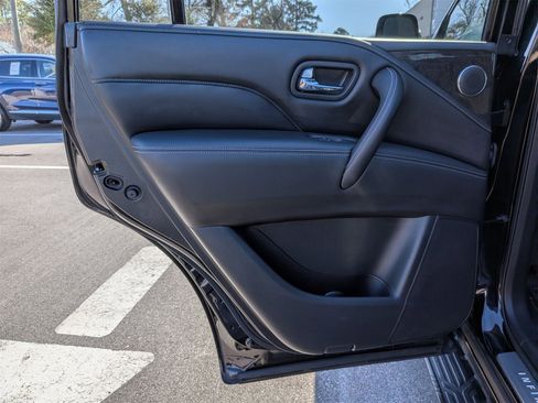 Used 2021 INFINITI QX80 Luxe w/ All-Season Package image 28