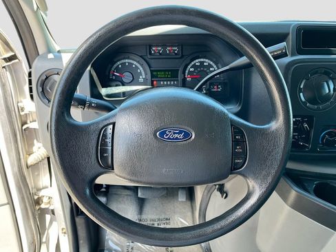 Used 2014 Ford E-350 and Econoline 350 XLT RWD image 11