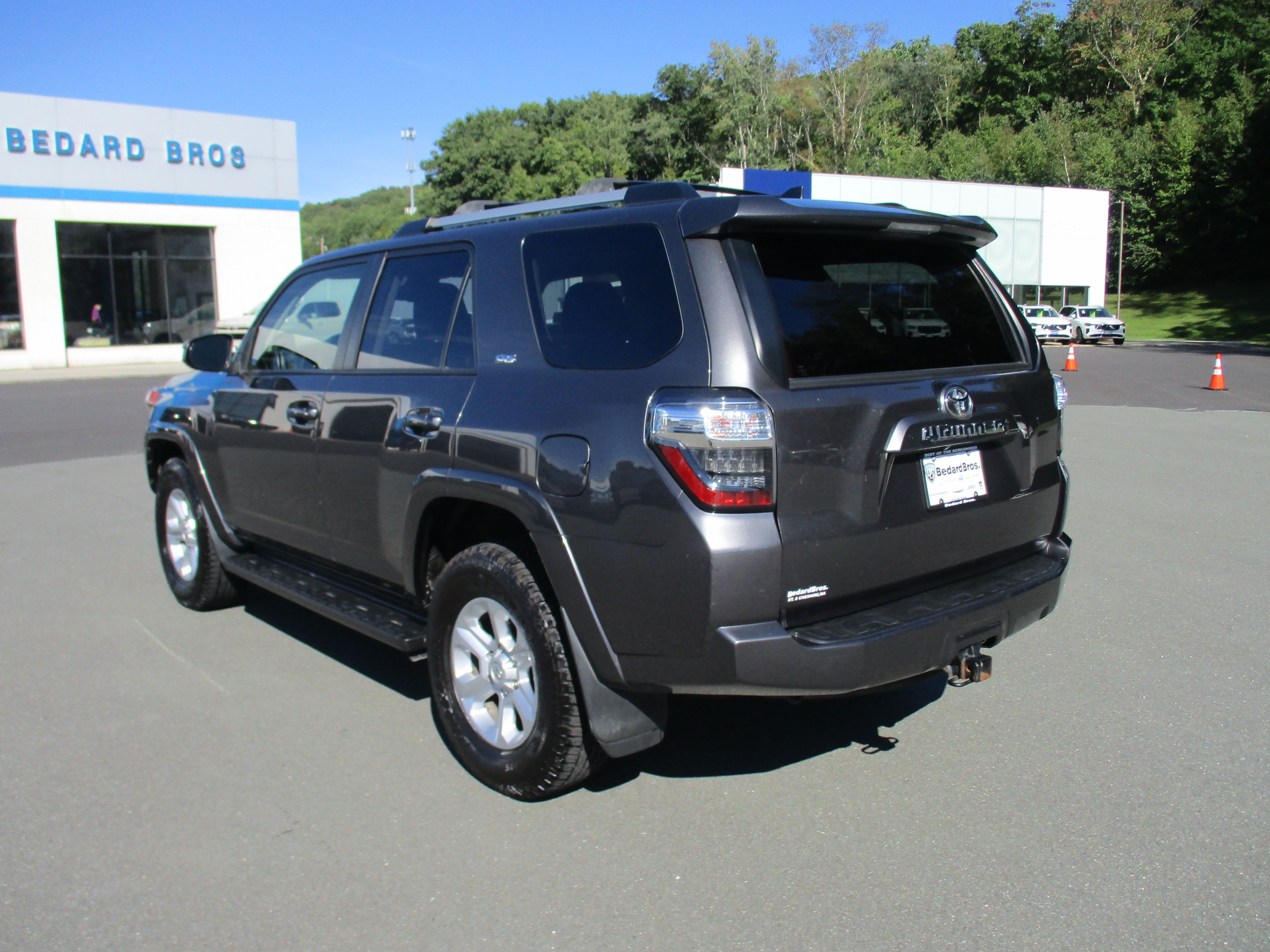 Used 2022 Toyota 4Runner SR5 AWD/4WD image 7