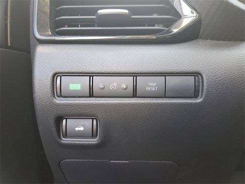 Used 2025 Nissan Sentra SV image 28