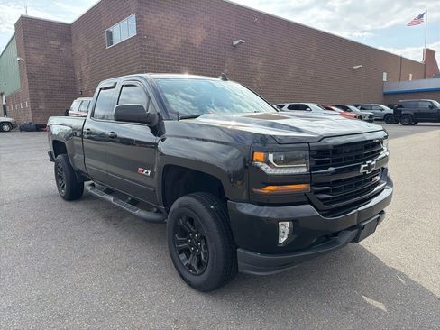 Used 2018 Chevrolet Silverado 1500 LT w/ Midnight Edition image 2