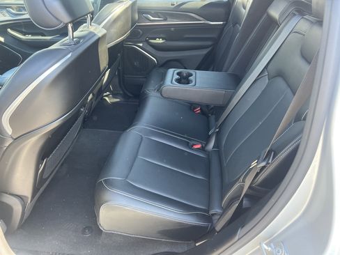 Used 2024 Jeep Grand Cherokee Overland w/ Luxury Tech Group IV image 27