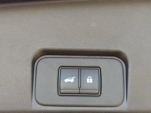 Used 2024 Nissan Rogue SV w/ SV Premium Package FWD image 32