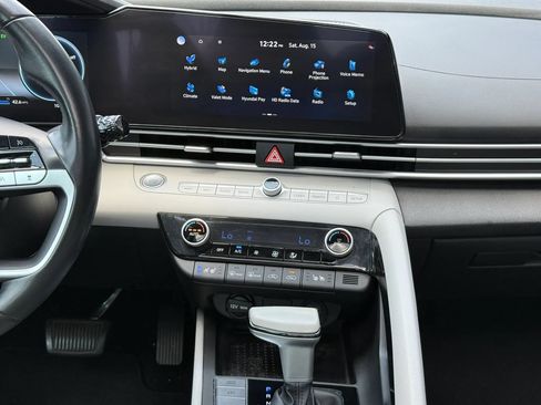 Used 2022 Hyundai Elantra Limited w/ Preferred Accessory Package FWD image 18