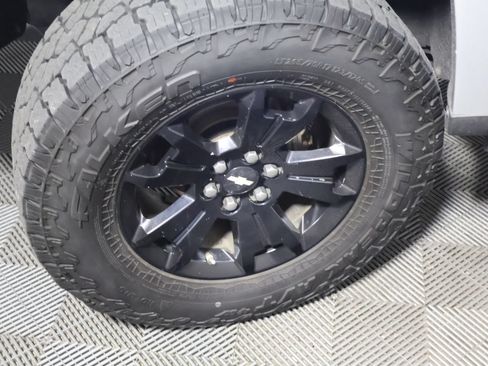 Used 2019 Chevrolet Colorado Z71 AWD/4WD image 17