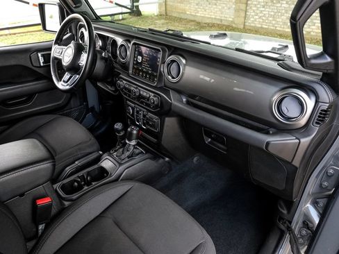 Used 2022 Jeep Wrangler Unlimited Sahara AWD/4WD image 24
