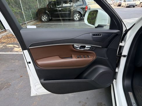 Certified 2025 Volvo XC90 B6 Ultra w/ Protection Package AWD/4WD image 15