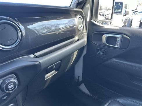 Certified 2021 Jeep Wrangler Unlimited Sahara image 31