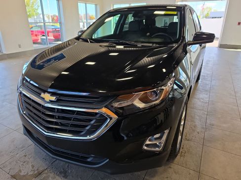 Used 2018 Chevrolet Equinox LT FWD image 2
