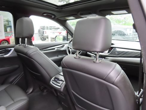 Used 2023 Cadillac XT6 Premium Luxury w/ Technology Package AWD/4WD image 33