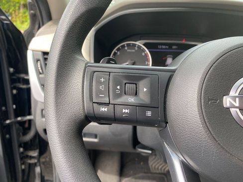 Used 2024 Nissan Rogue SV image 16