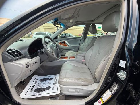 Used 2010 Toyota Camry XLE FWD image 7