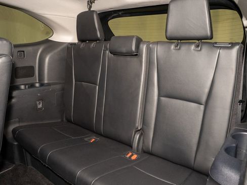 Used 2024 Toyota Highlander XLE image 11