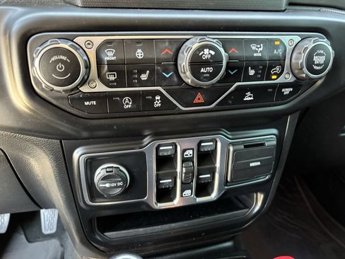 Used 2022 Jeep Gladiator Sport AWD/4WD image 18