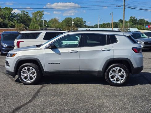 Used 2024 Jeep Compass Latitude AWD/4WD image 23