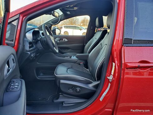 New 2026 Chrysler Pacifica Limited w/ S Appearance Package image 25