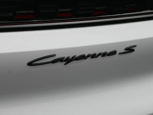 New 2025 Porsche Cayenne S AWD/4WD image 9