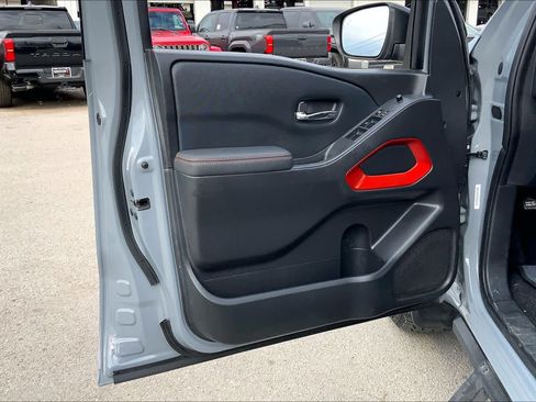 Used 2022 Nissan Frontier Pro-X w/ Technology Package image 20