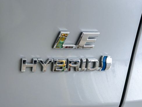 Used 2024 Toyota RAV4 LE AWD/4WD image 26