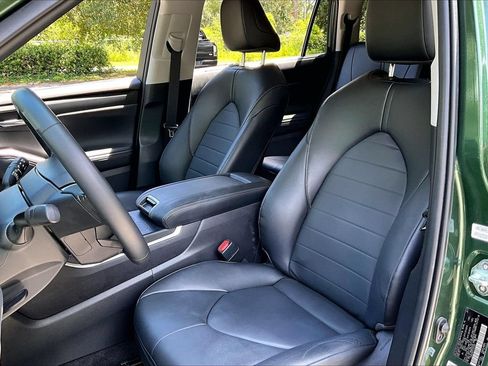 Used 2023 Toyota Highlander XLE FWD image 18