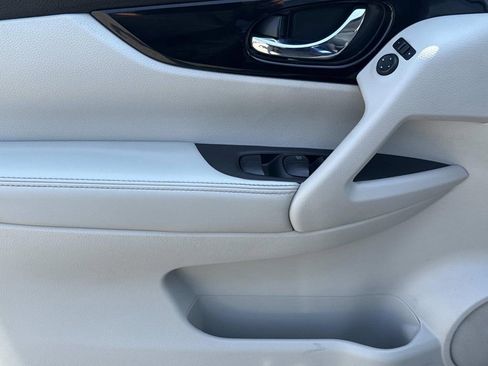 Certified 2020 Nissan Rogue Sport SV image 17