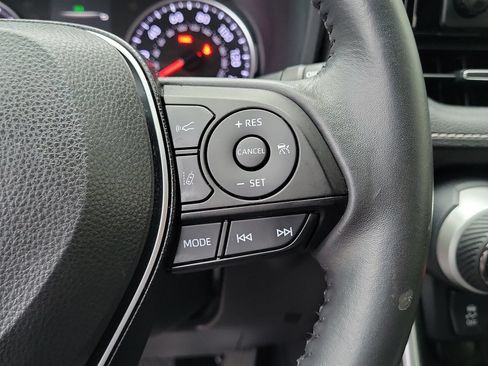 Used 2019 Toyota RAV4 XLE Premium FWD image 24