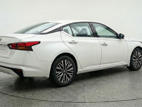 Used 2025 Nissan Altima 2.5 SV image 9