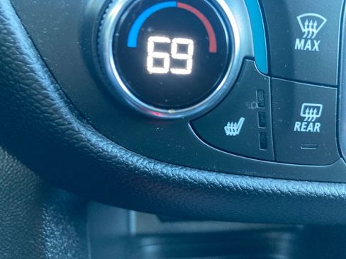 Used 2022 Chevrolet Equinox LT w/ Driver Convenience Package image 38