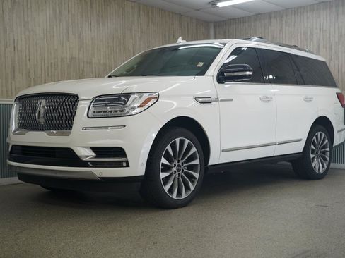 Used 2020 Lincoln Navigator Reserve w/ Cargo Convenience Package RWD image 4