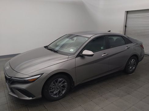 Used 2024 Hyundai Elantra Blue FWD image 2